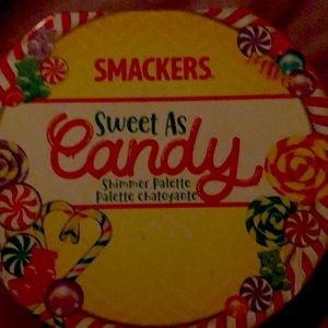 I am selling kids makeup just has eyeshadow am bluse in it two brushes